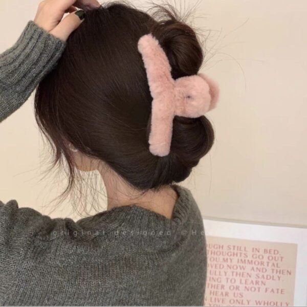 Furry Hair Claw - Image 5