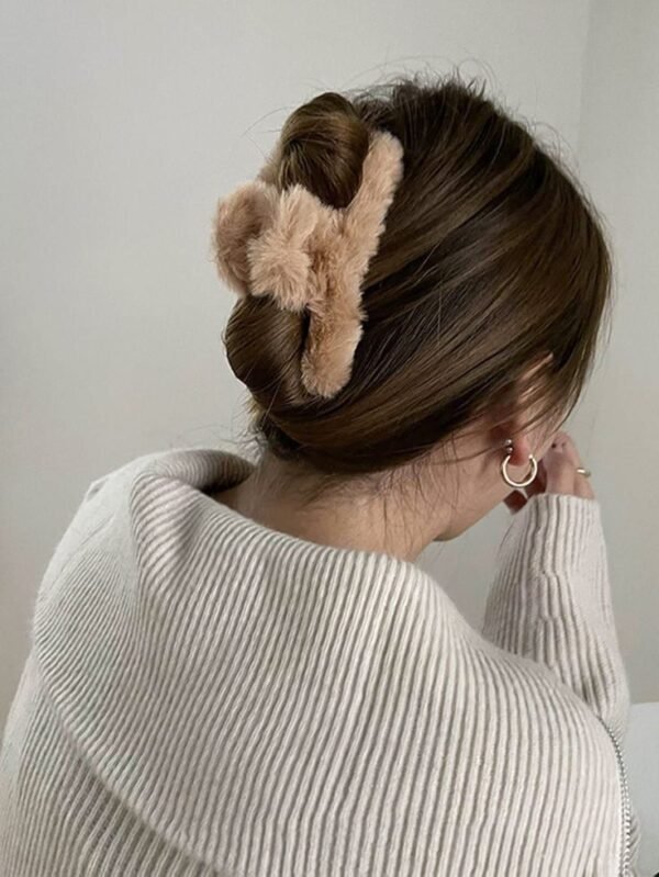 Furry Hair Claw - Image 6